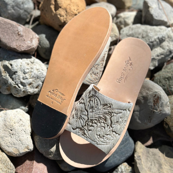 Agave Sky Women's Nadia Floral Western Slide in Cowhide
