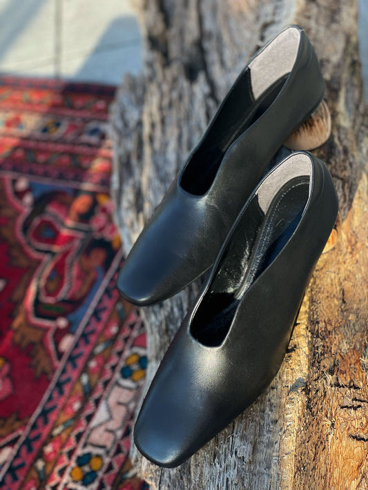 ALM. ARMA LEATHER PUMPS