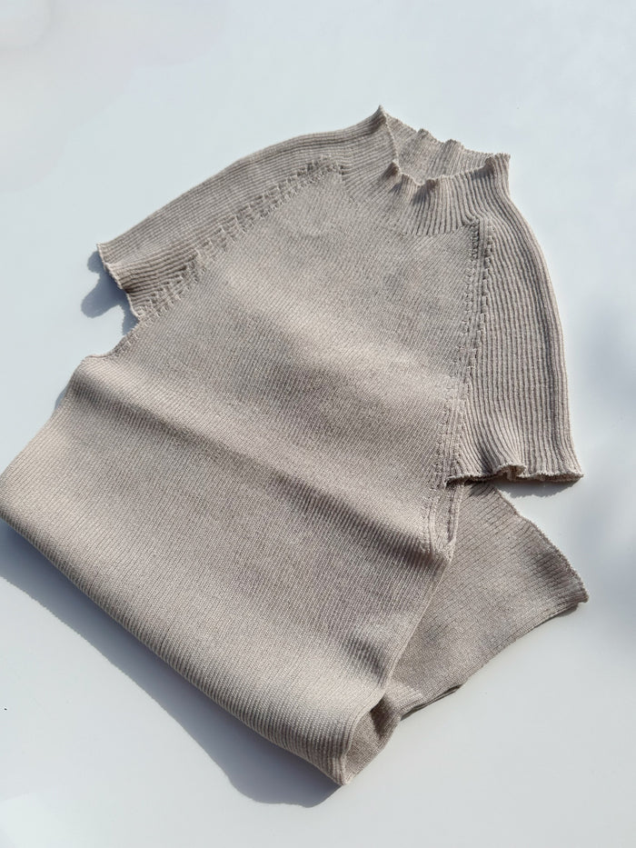 AMOMENTO WHOLEGARMENT CAP SLEEVE KNIT TOP